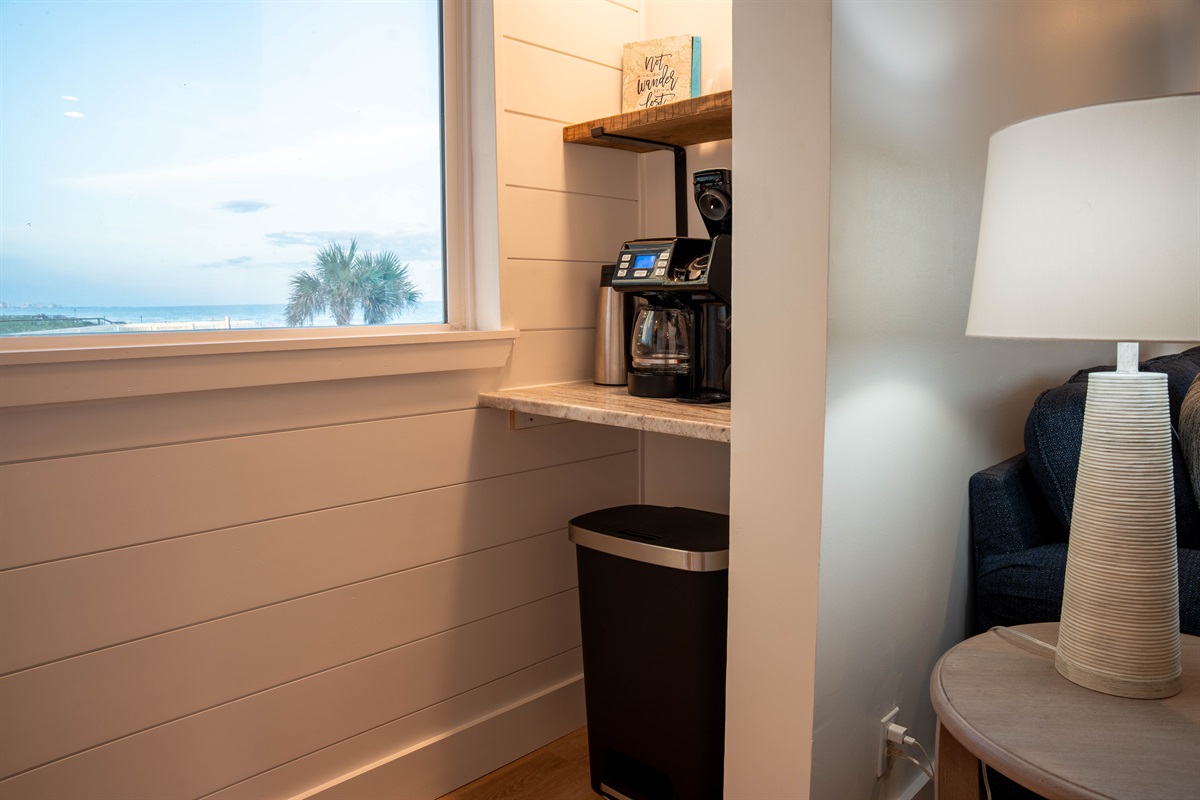Coffee bar with side view to beach