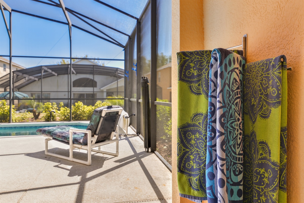 Plenty of towel hanging outside.
