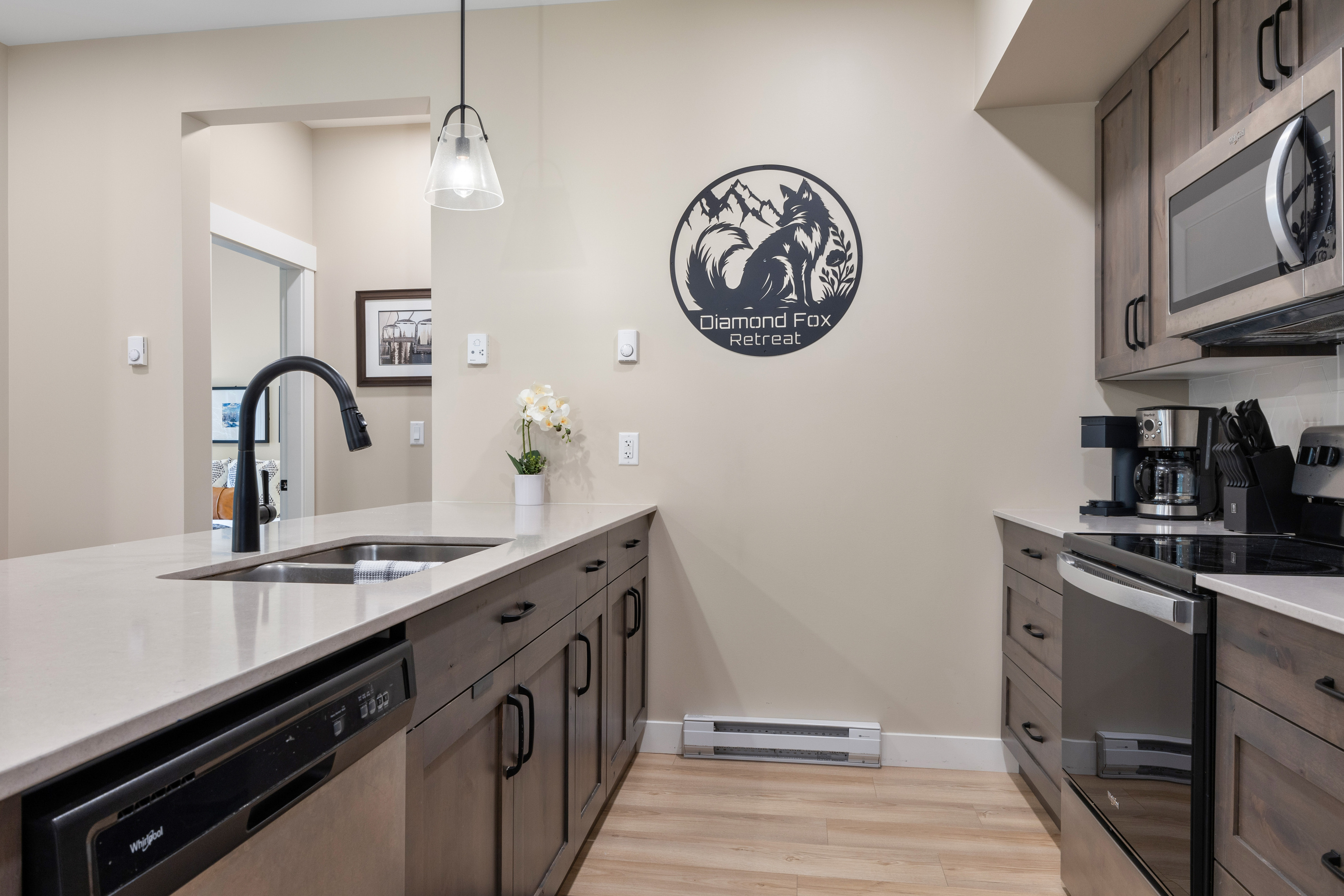 Cozy Alpine Condo w/Hot Tub! 3