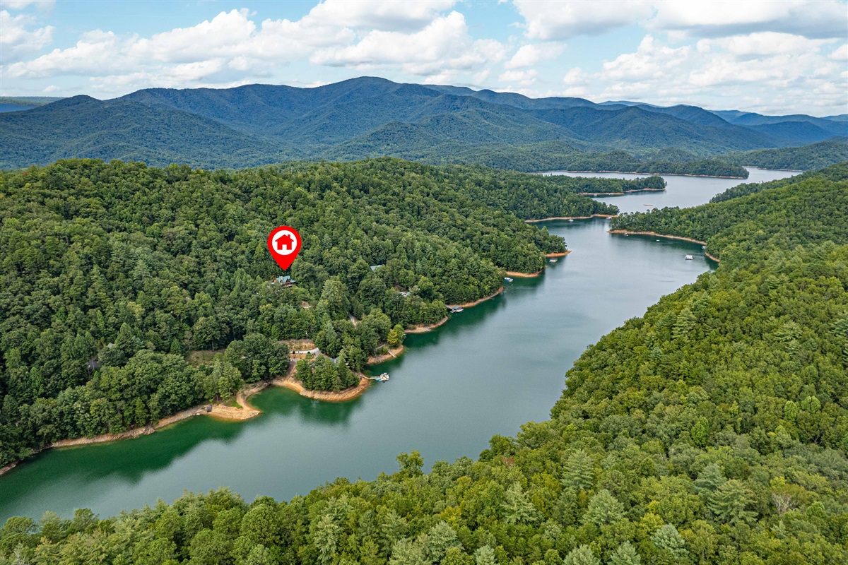 Lakeview Escape: Immerse yourself in nature with stunning views and tranquil waters!