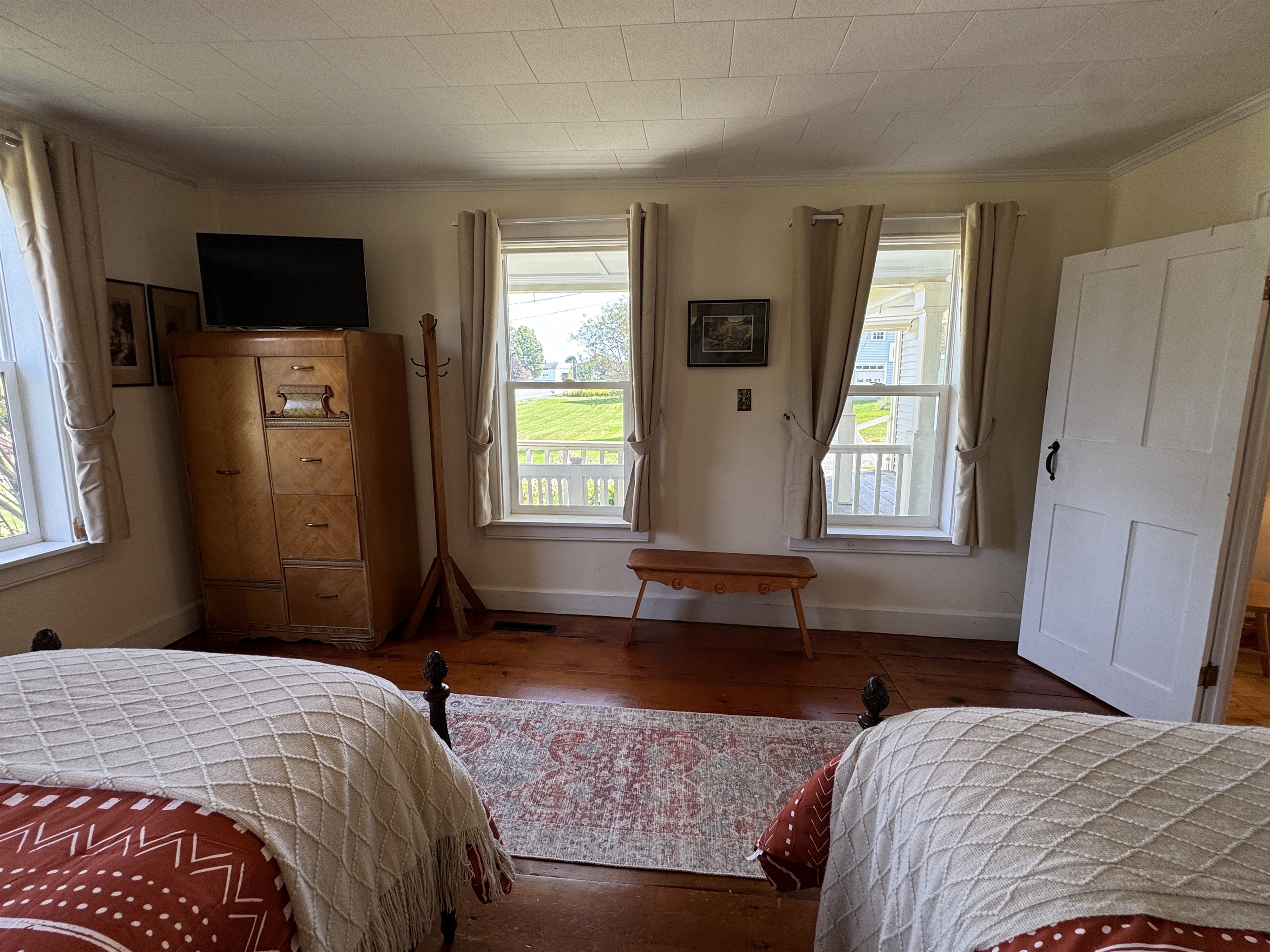 2 Twin beds off living room with TV