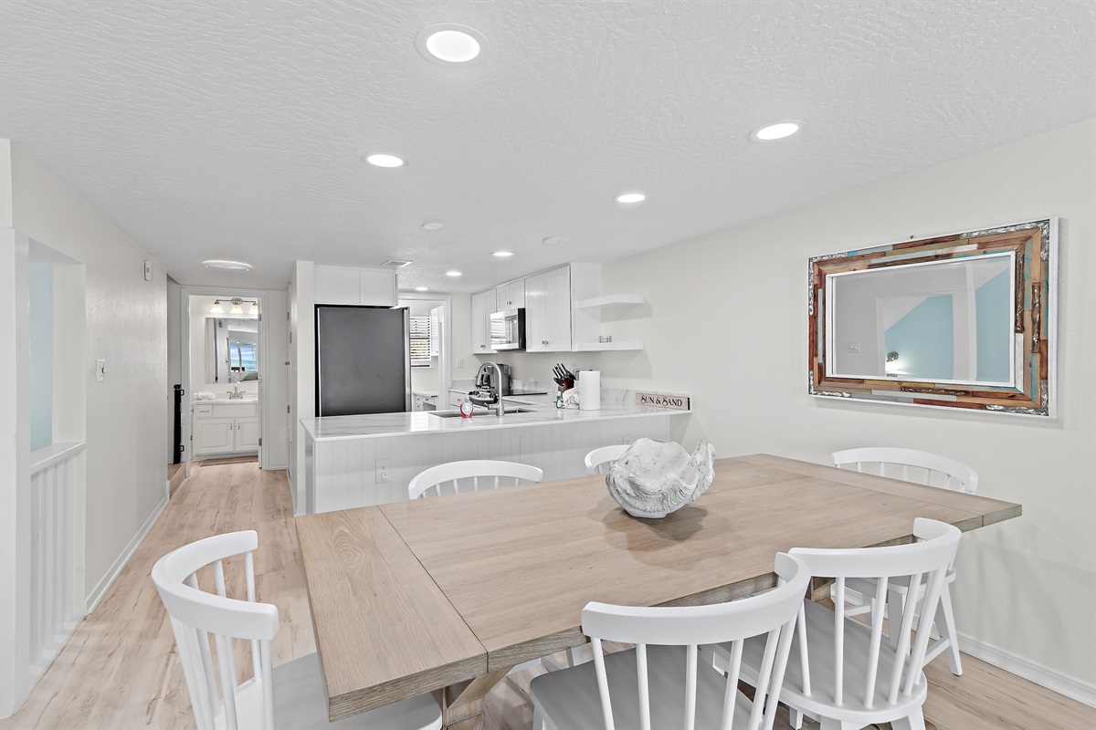 Dinning room seating for 8 - 10 (2nd floor)