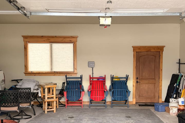 Spacious garage will easily fit a large SUV for easy access to the house for loading and unloading your groceries, luggage or ski gear!   There is also parking for several vehicles on the driveway!