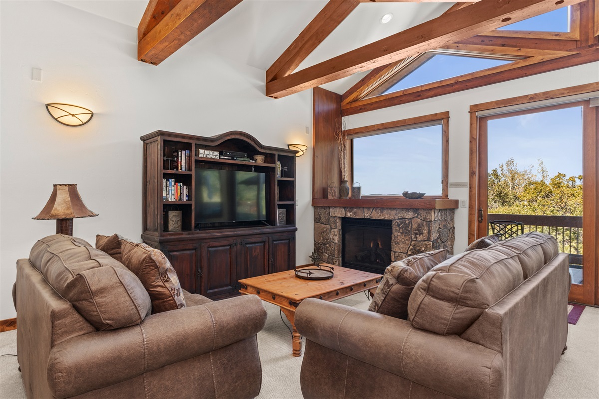 Top Level - Living Area with Gas Fireplace & SmartTV