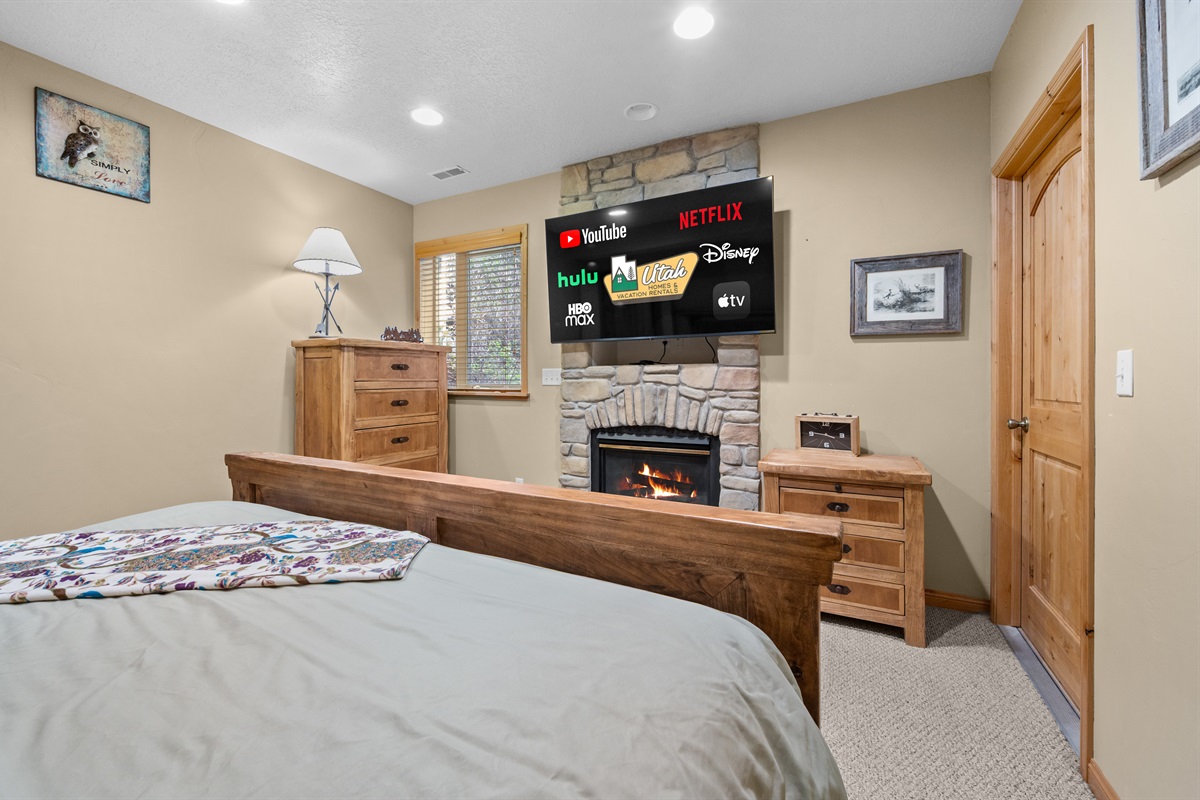 Watch TV in comfort with warm finishes and a relaxing atmosphere.