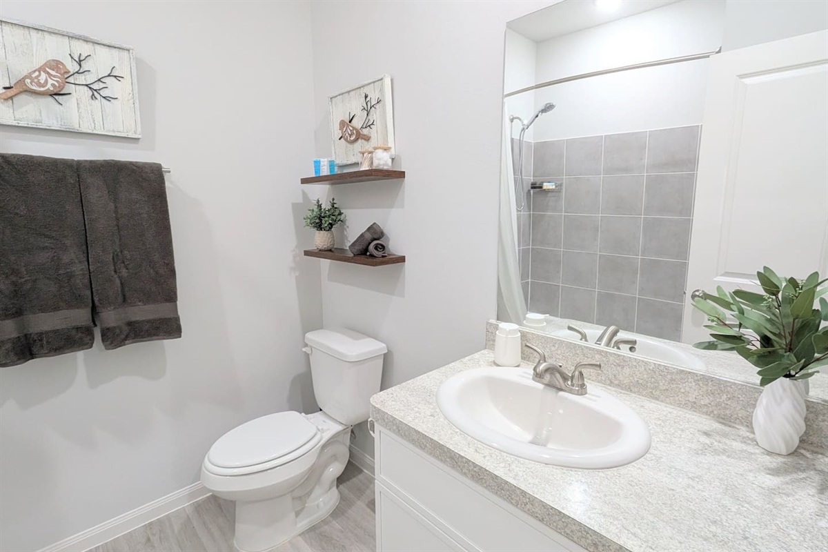 Upstairs full bathroom for the two upstairs bedrooms. 