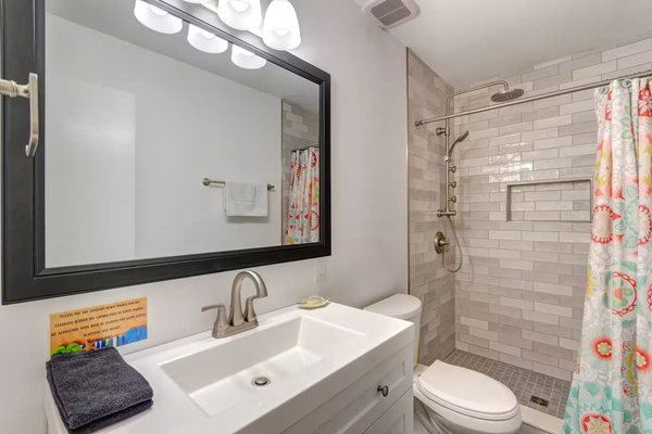 Secondary full bath with step in shower