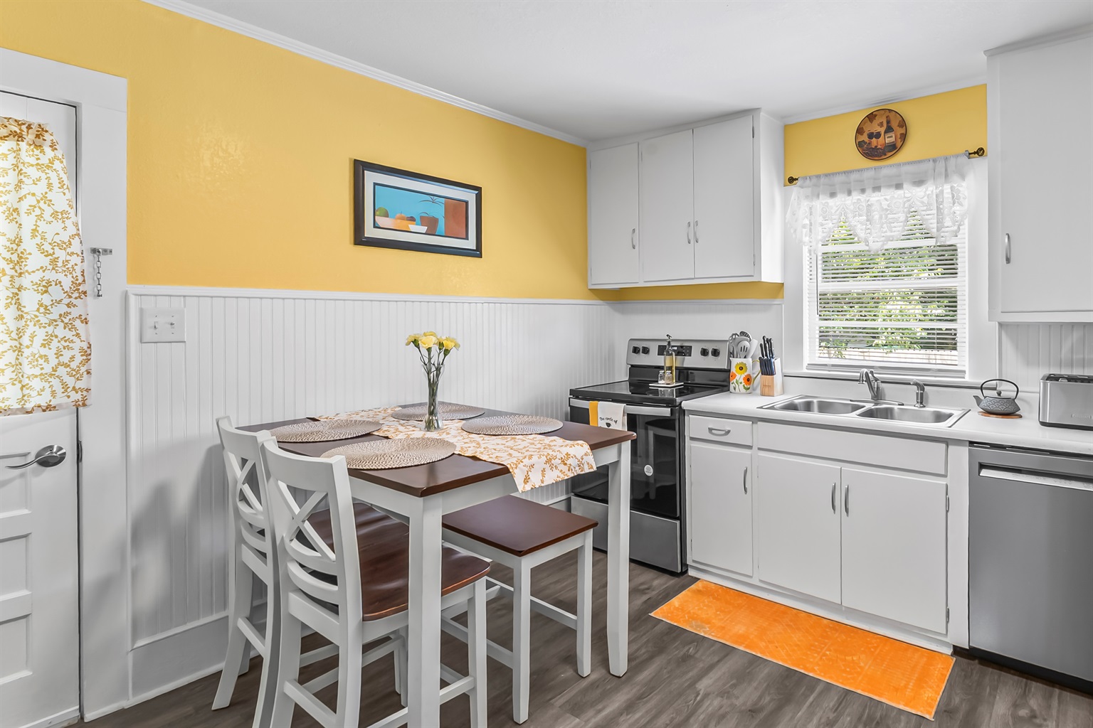 Fully stocked kitchen, just bring groceries