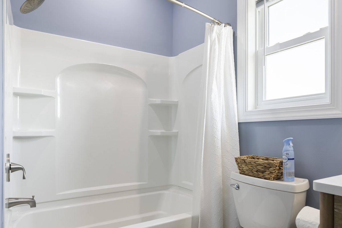 Bath linens provided