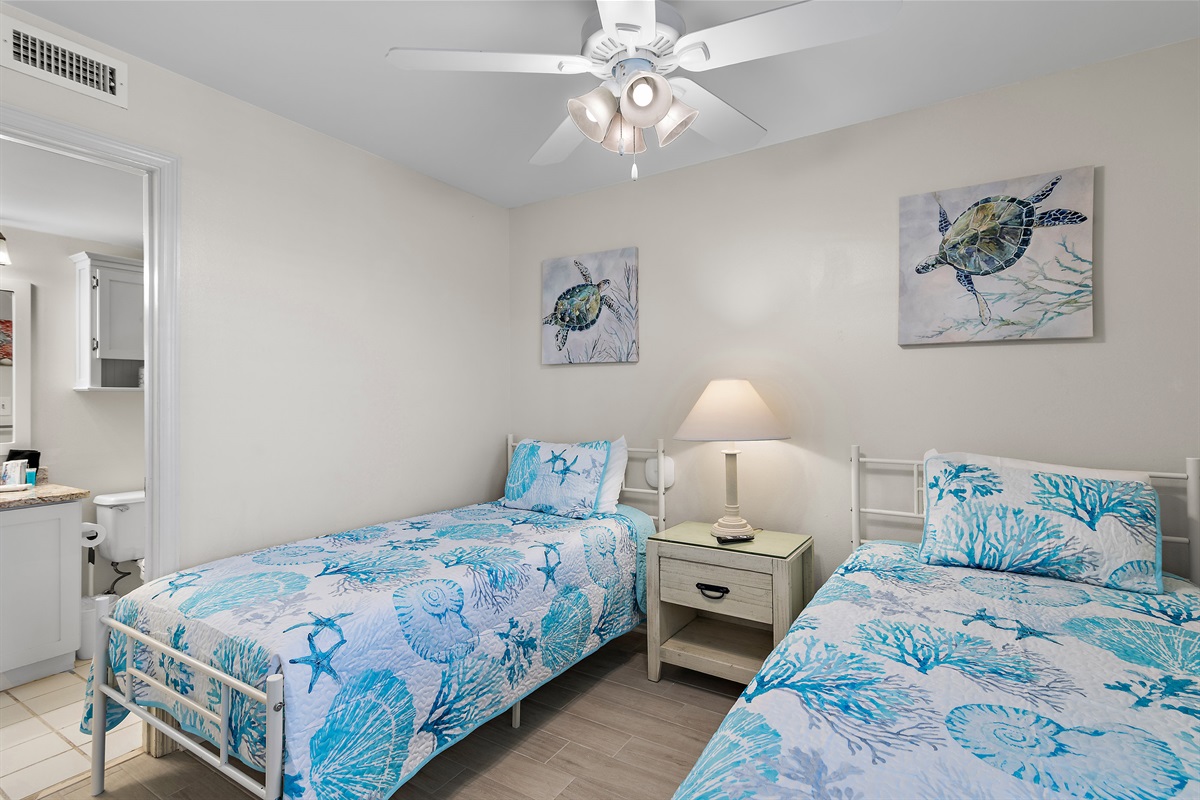 Access to bathroom from the second bedroom