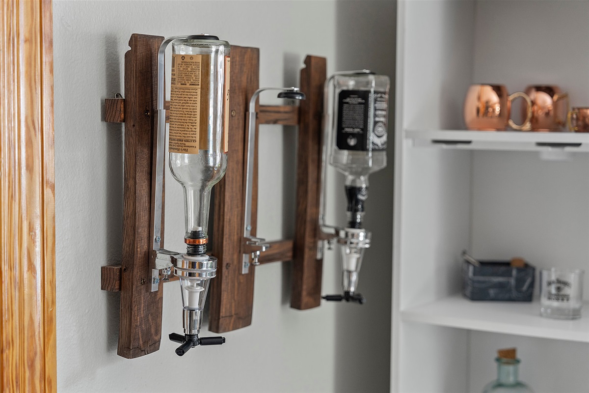 Beverage station: Enjoy community vibes with stylish drink dispensers and chic glassware!