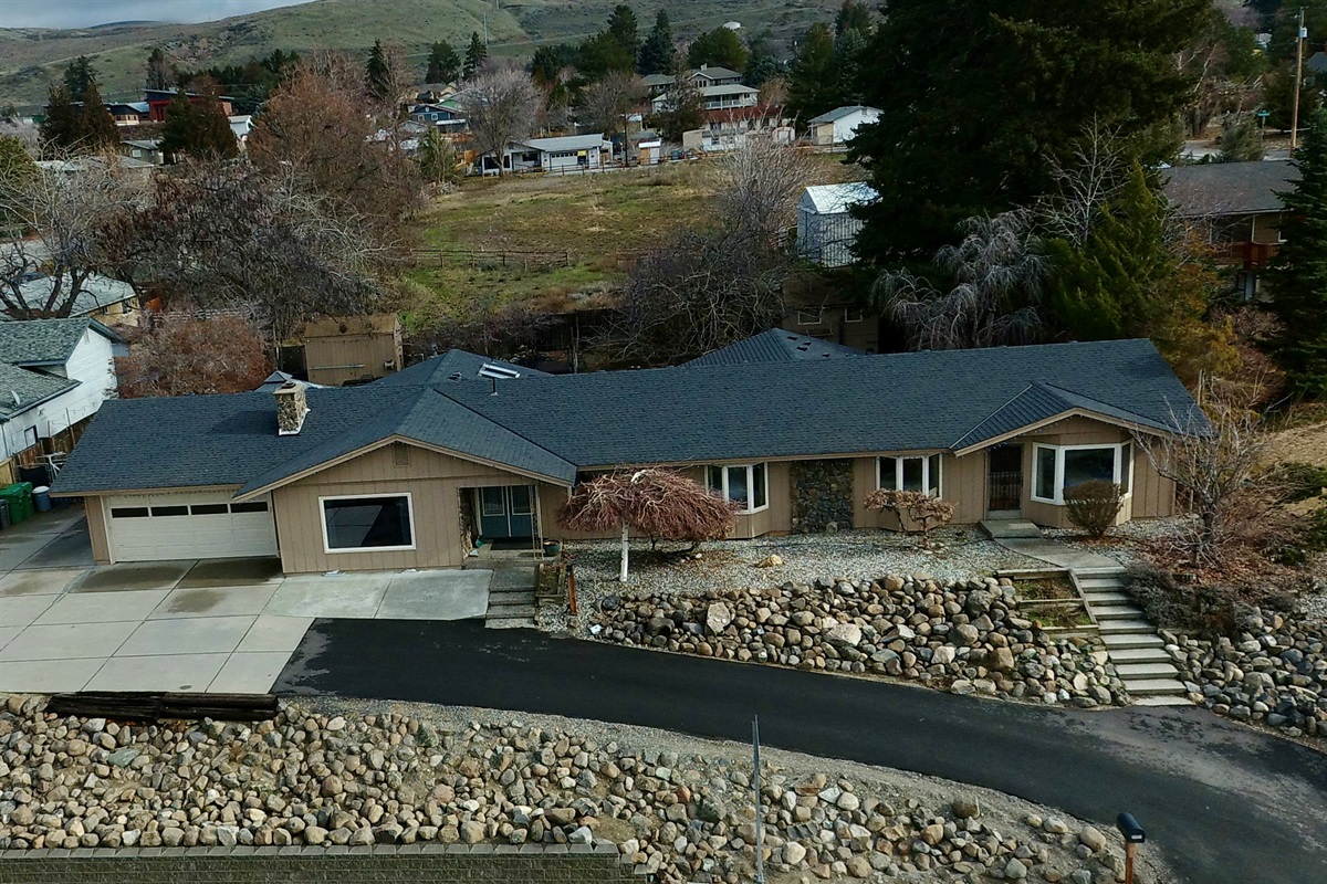Rambler house on quiet street in East Wenatchee