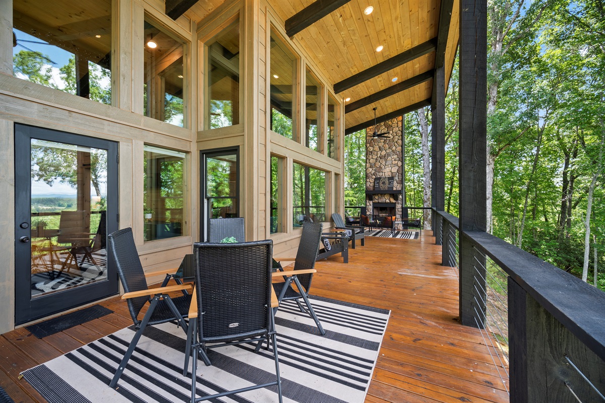 The expansive deck provides plenty of outdoor living space, with comfortable seating and panoramic views.