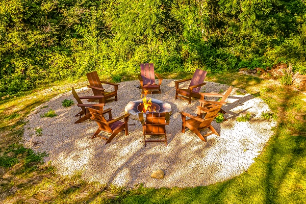 🔥 Gather ‘round. Stories, laughter, and s’mores always taste better by the fire at Casa de Galena. 🍫✨