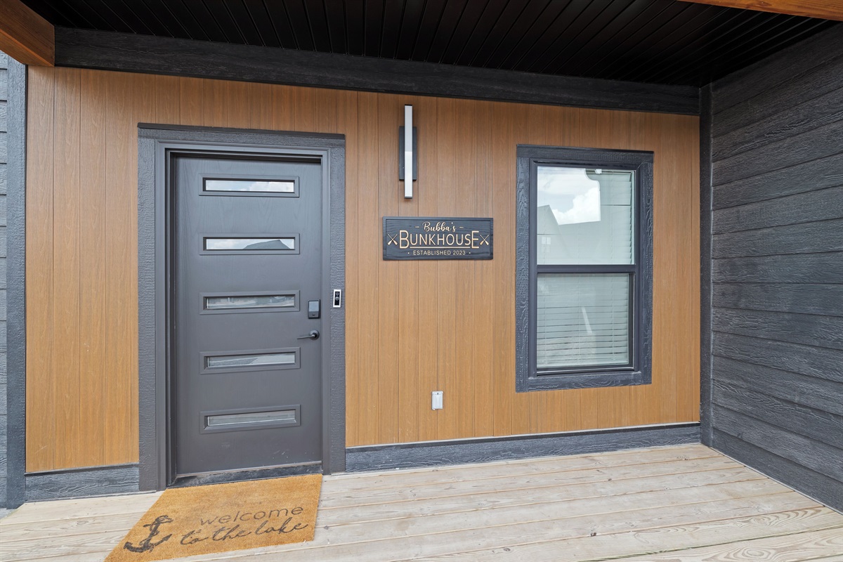 Bubba's Bunkhouse Front Exterior