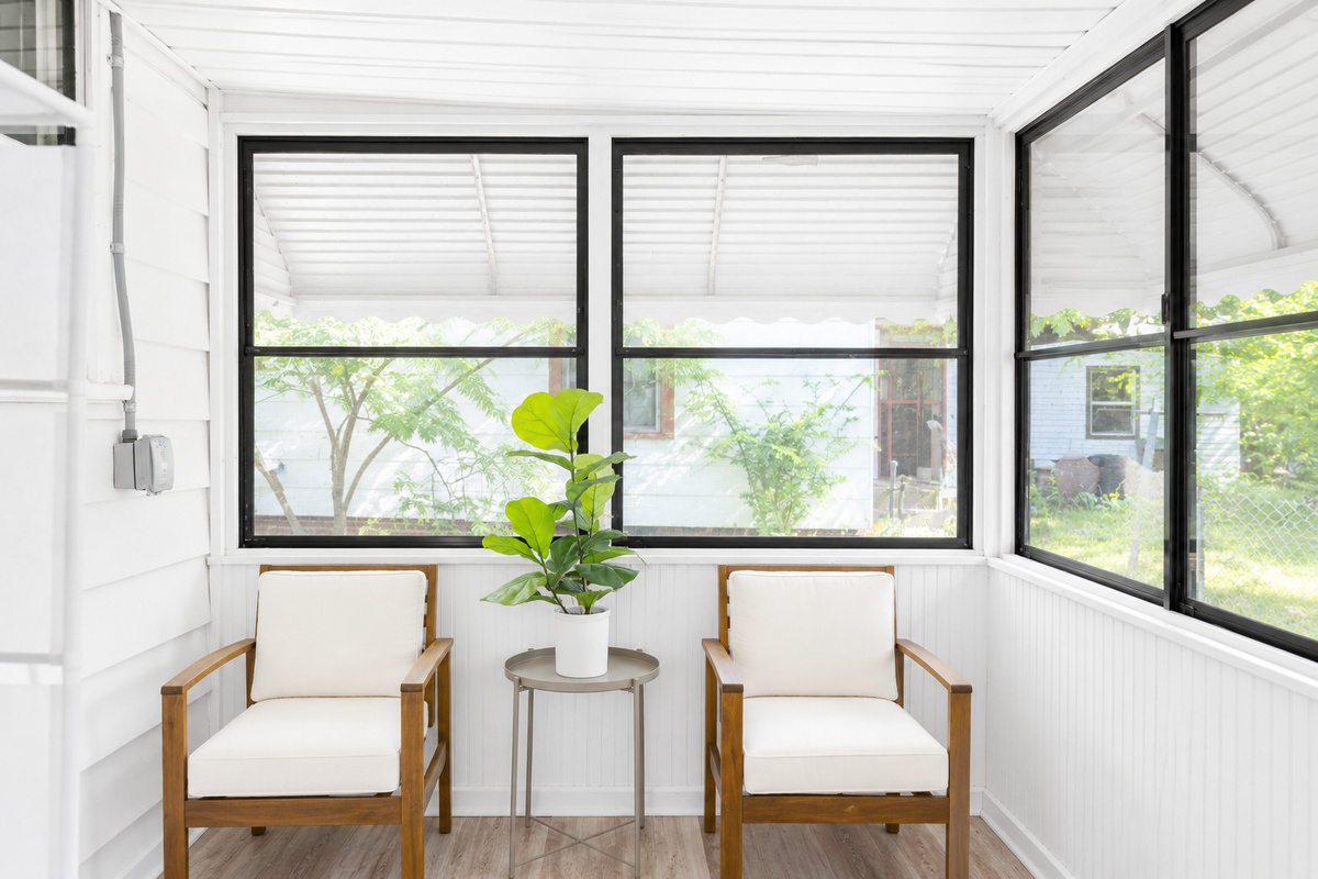 Solarium - space to sit and relax in fresh air. Enter the home through this space.