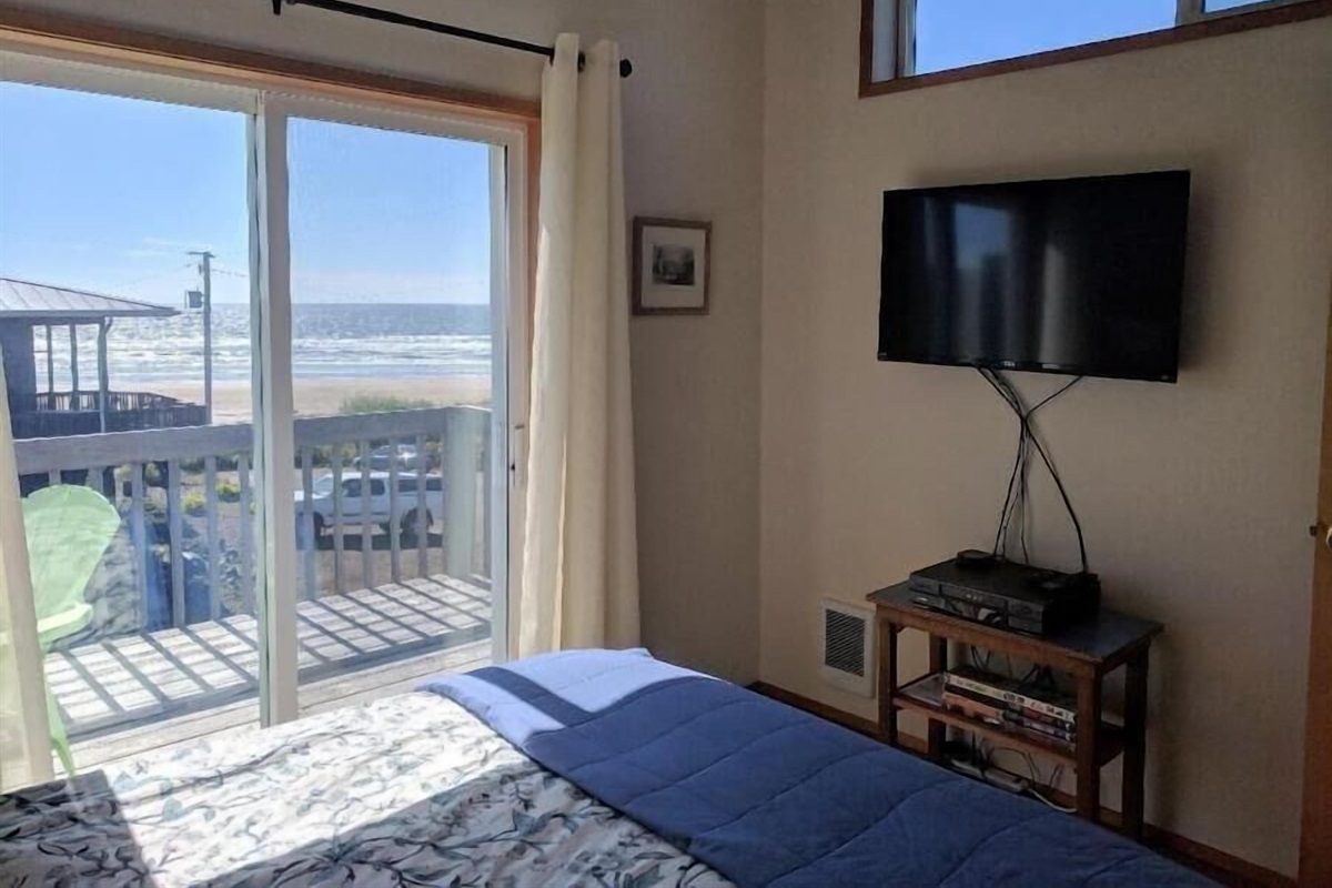 upstairs queen with its own deck