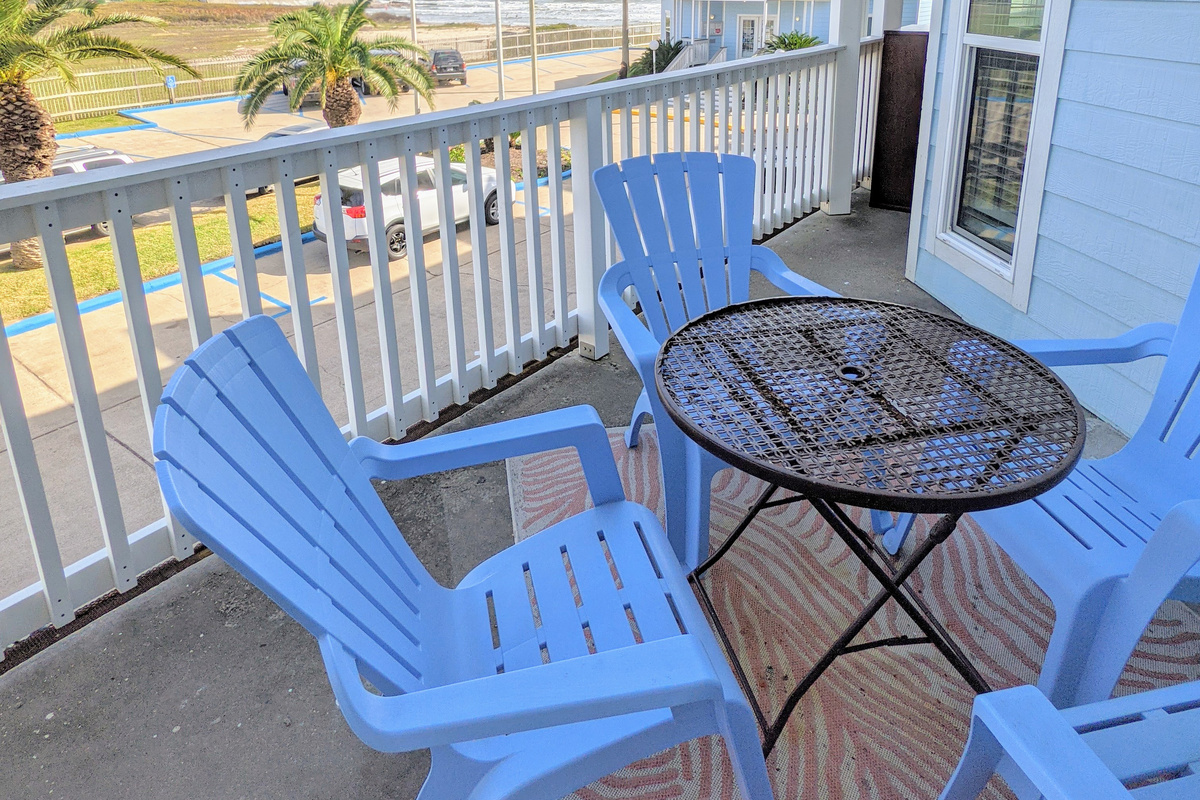 Enjoy a sunset dinner on the oversized patio/balcony.