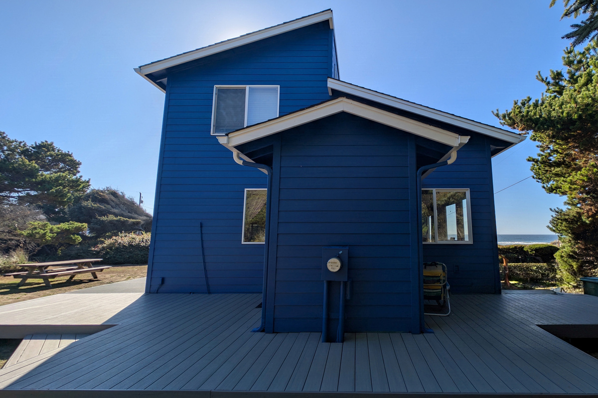street side of Sand Dollar Shores