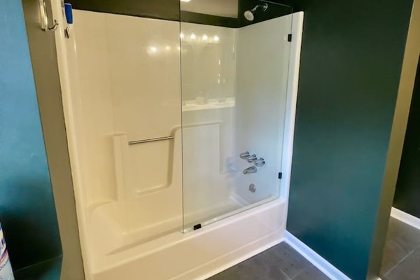 Full Bath with Bathtub