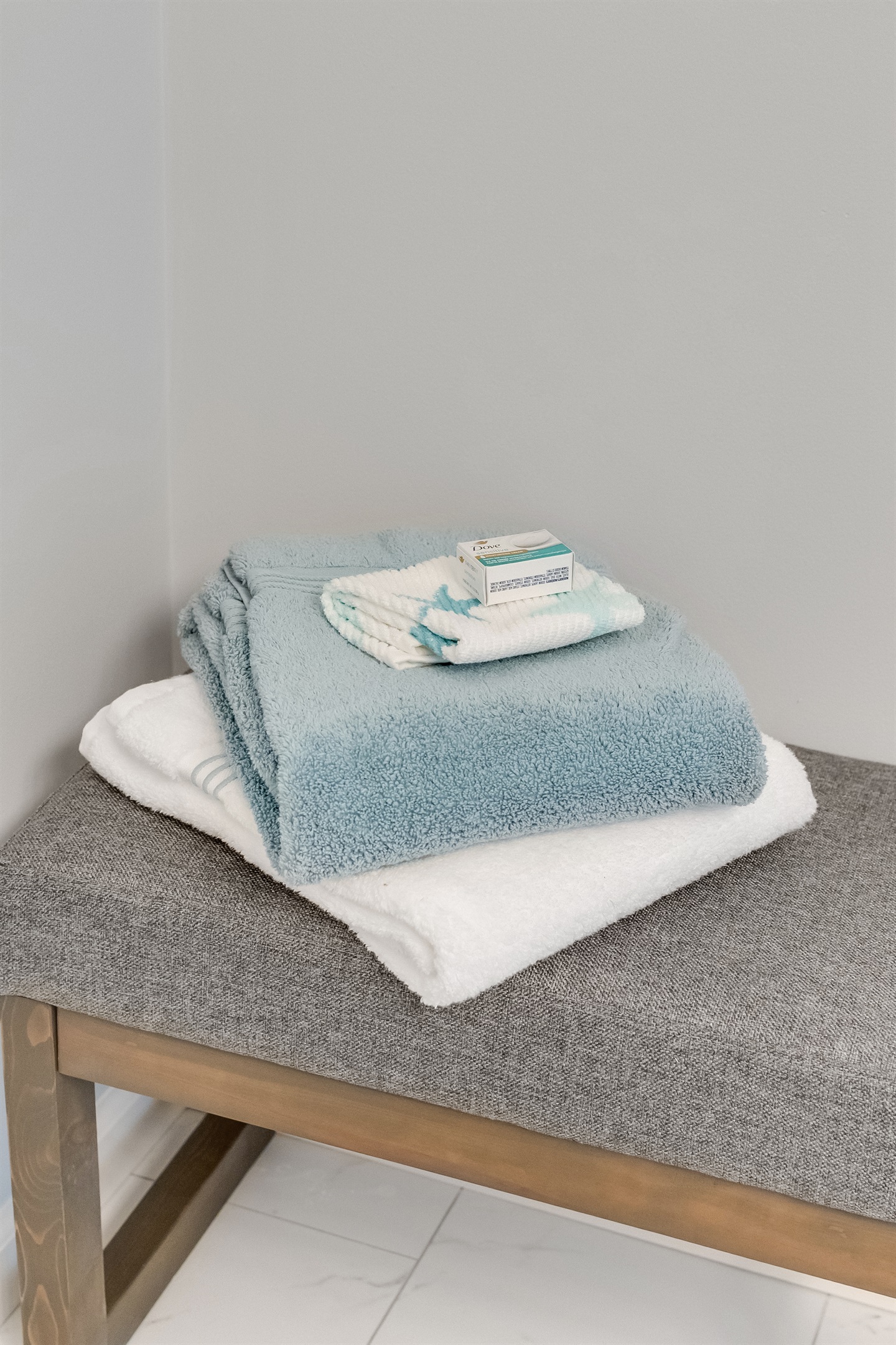 Bathroom Essentials: Fresh towels await you; indulge in a pampering experience during your stay!
