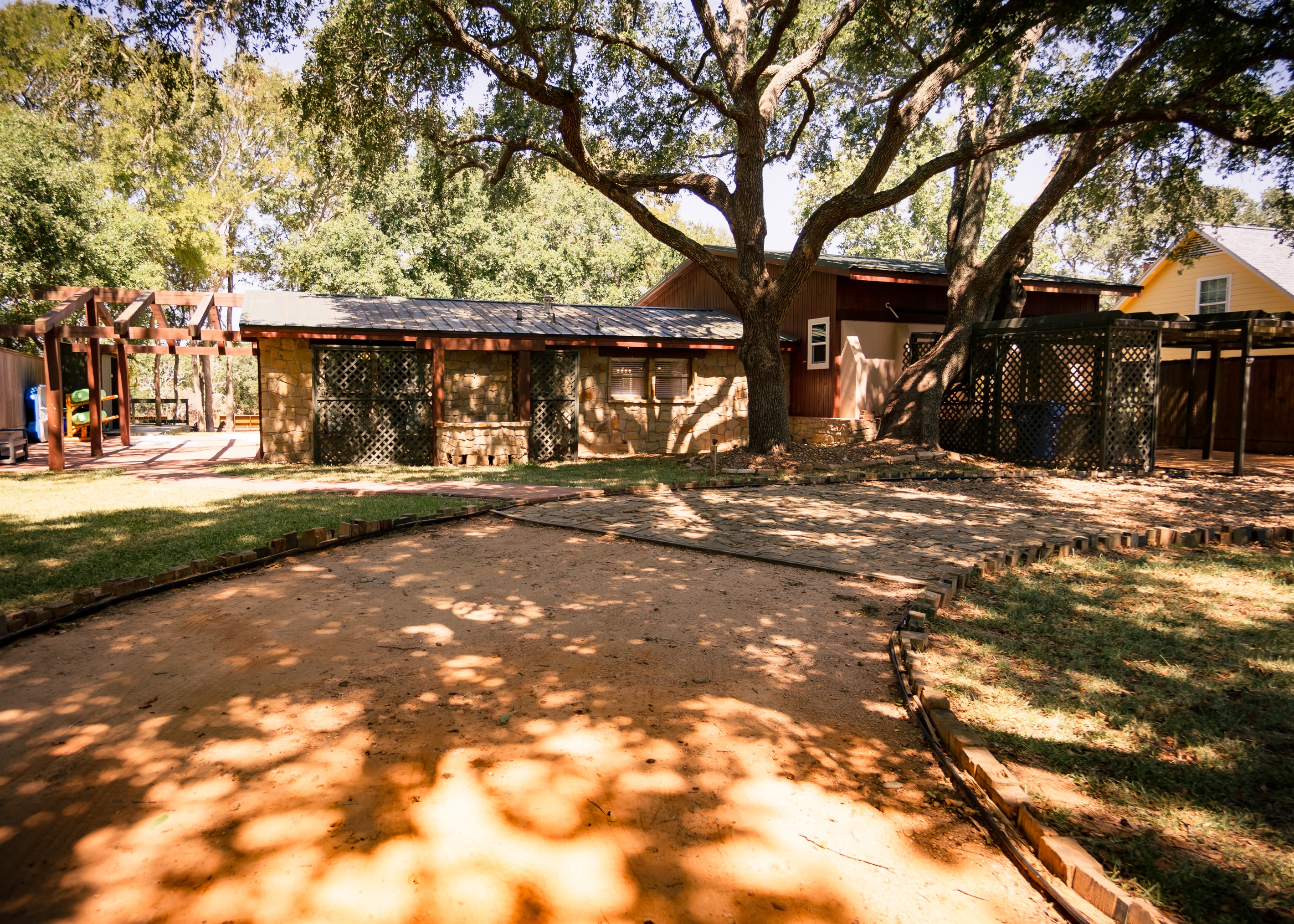Nice circle driveway