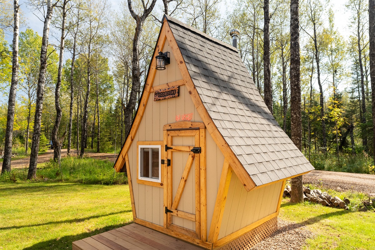 Modern Outhouse, Shared with Cabin 1
