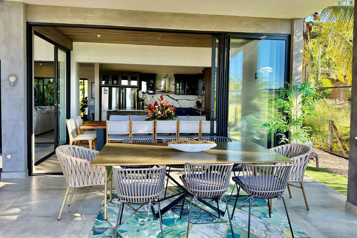 Outdoor Table Seats 8