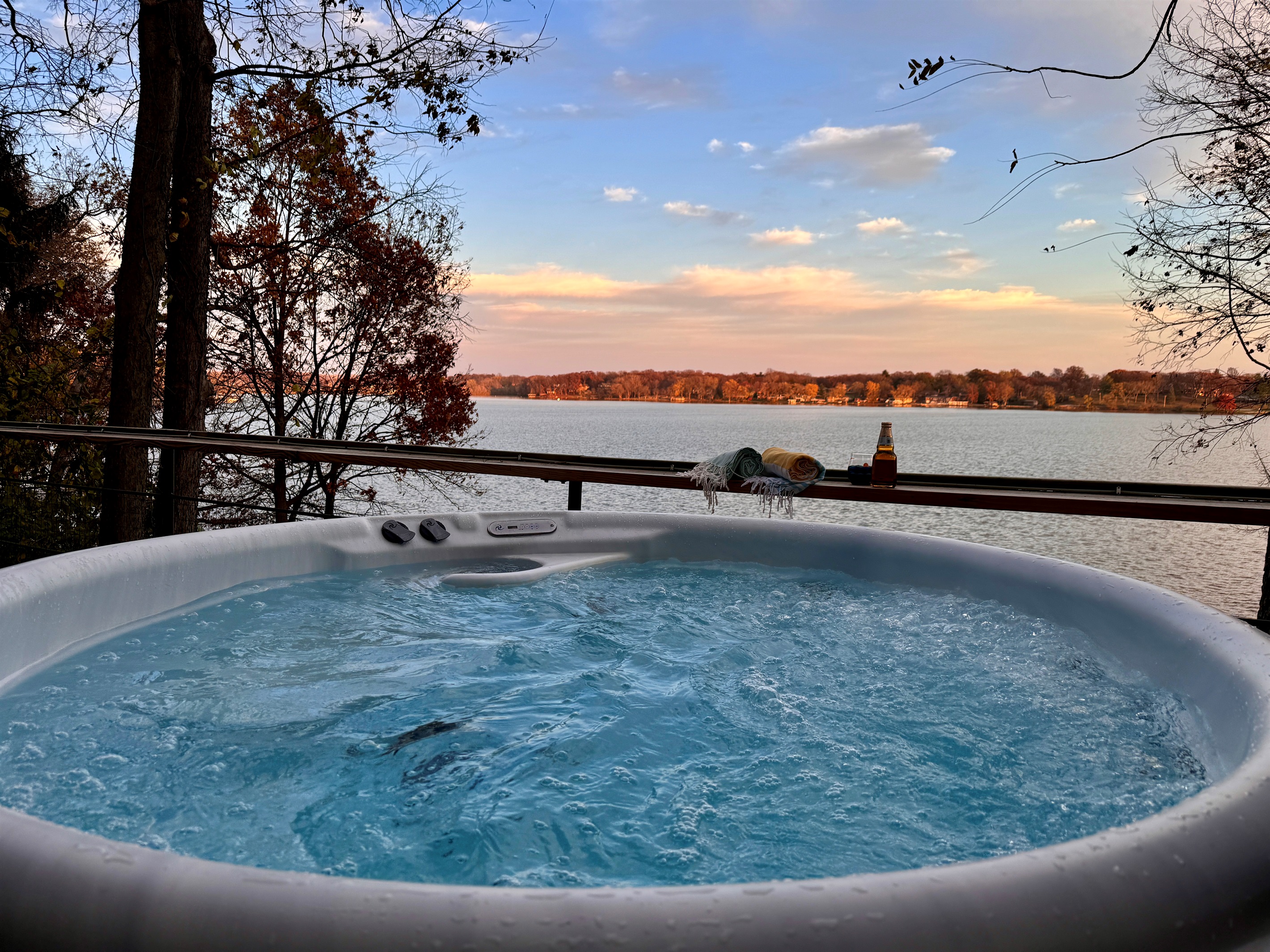 Relax in the elevated hot tub with gorgeous lake views!