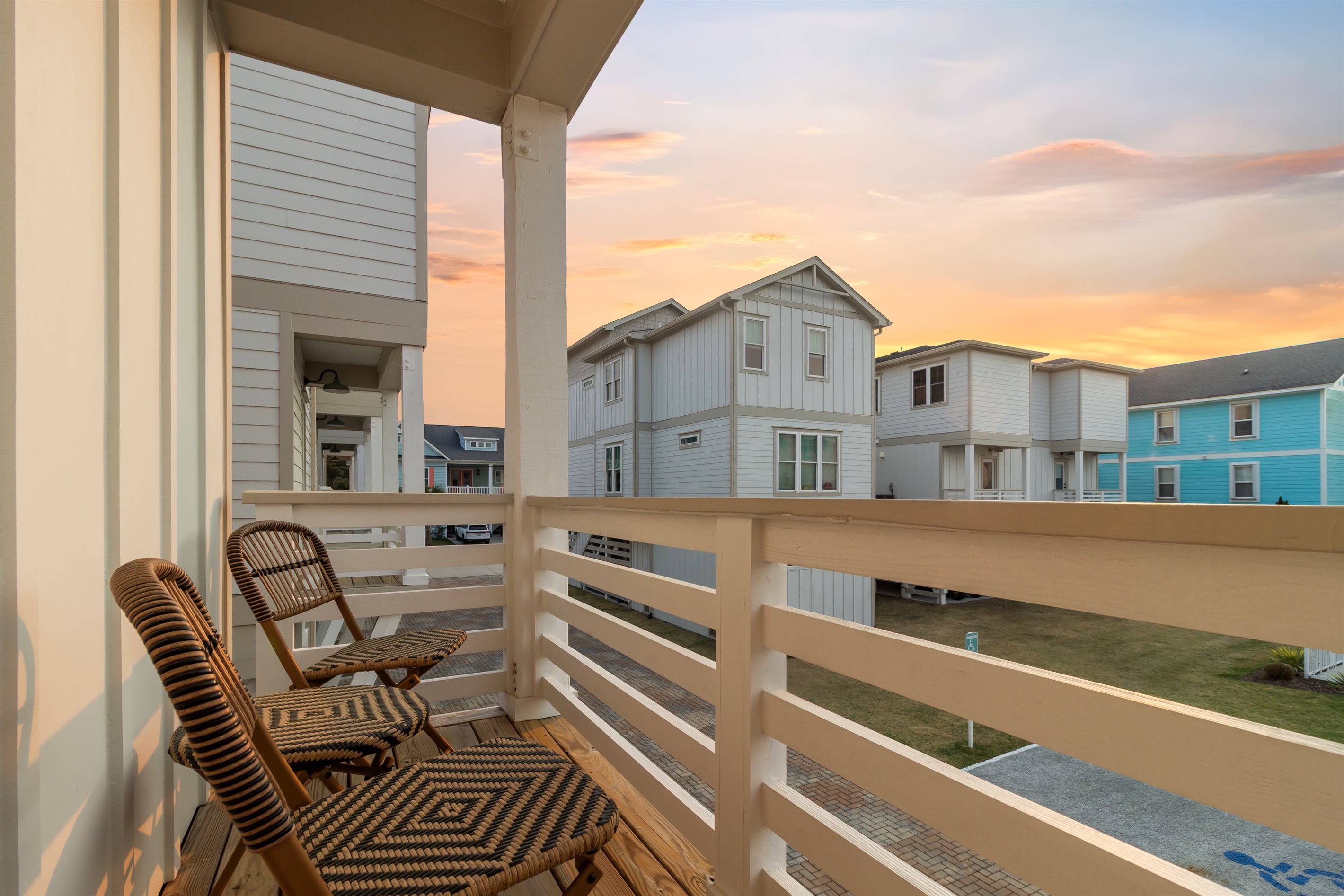 2 private decks to watch the sunrise or set