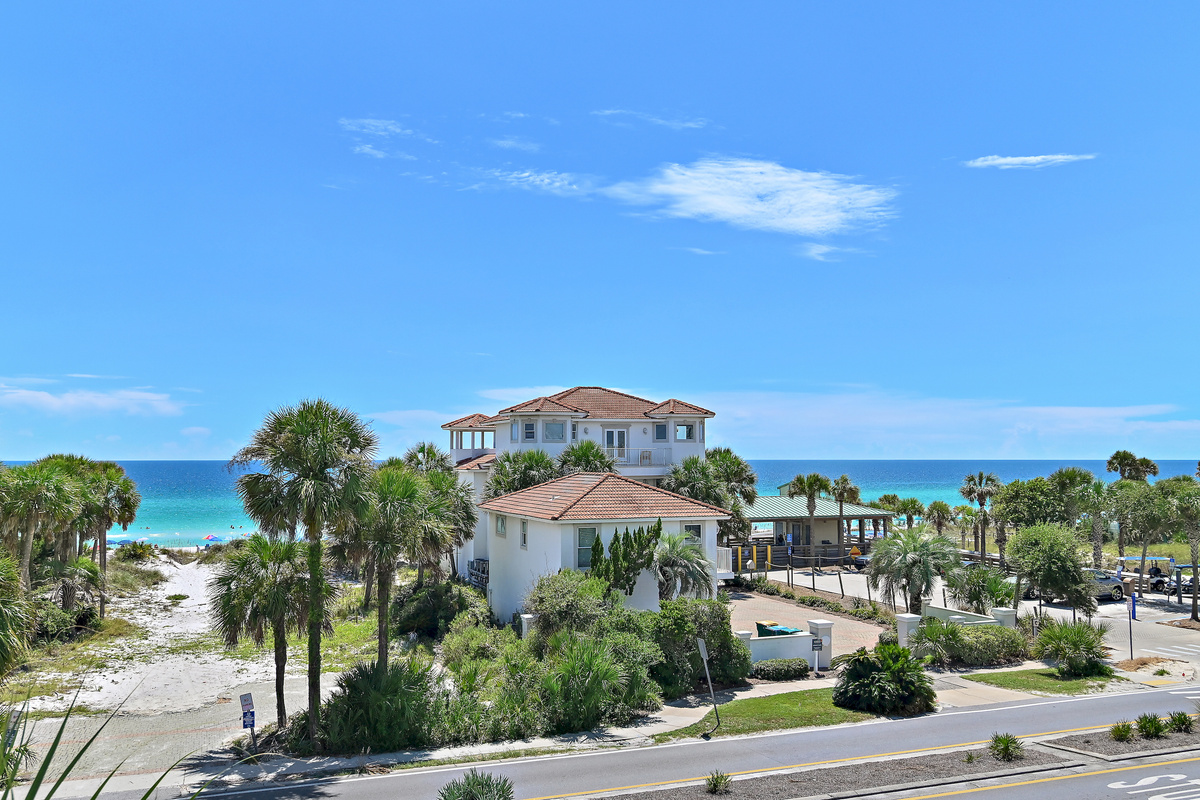Wake up to beautiful coastal views and the sparkling Gulf just beyond your balcony. Enjoy your morning coffee with the perfect 30A scenery right outside.

