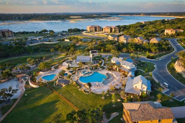 Beautiful Home at Hollows Resort - All Amenities Included