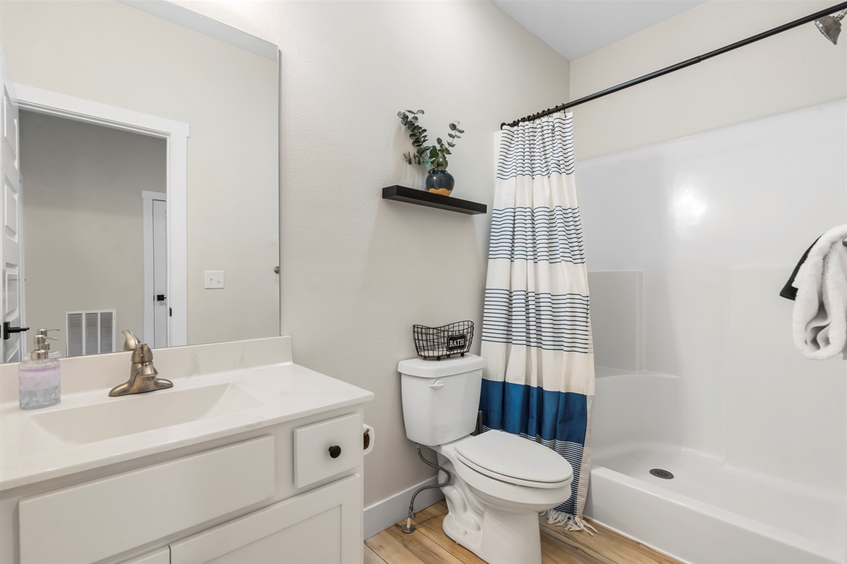 Master 3- Upper Level- Lake View- Bath