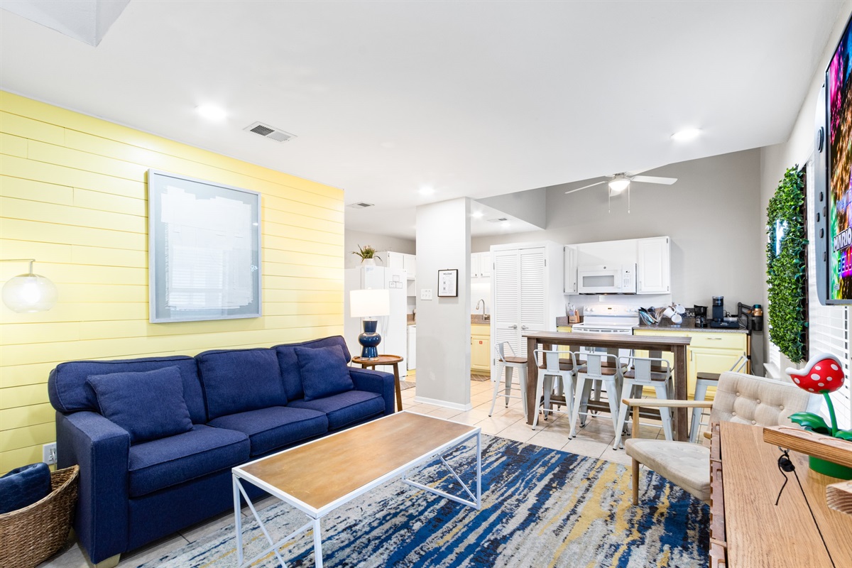 [Living room] We have tried our best to create a place that will feel like a 2nd home to all our guests.