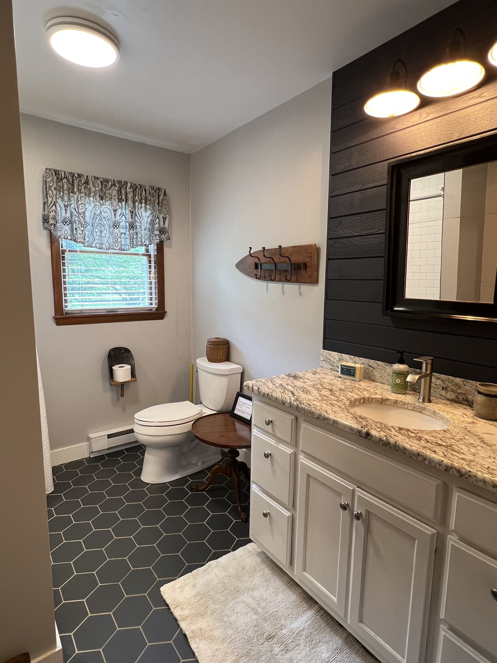 Renovated bath w/ shower