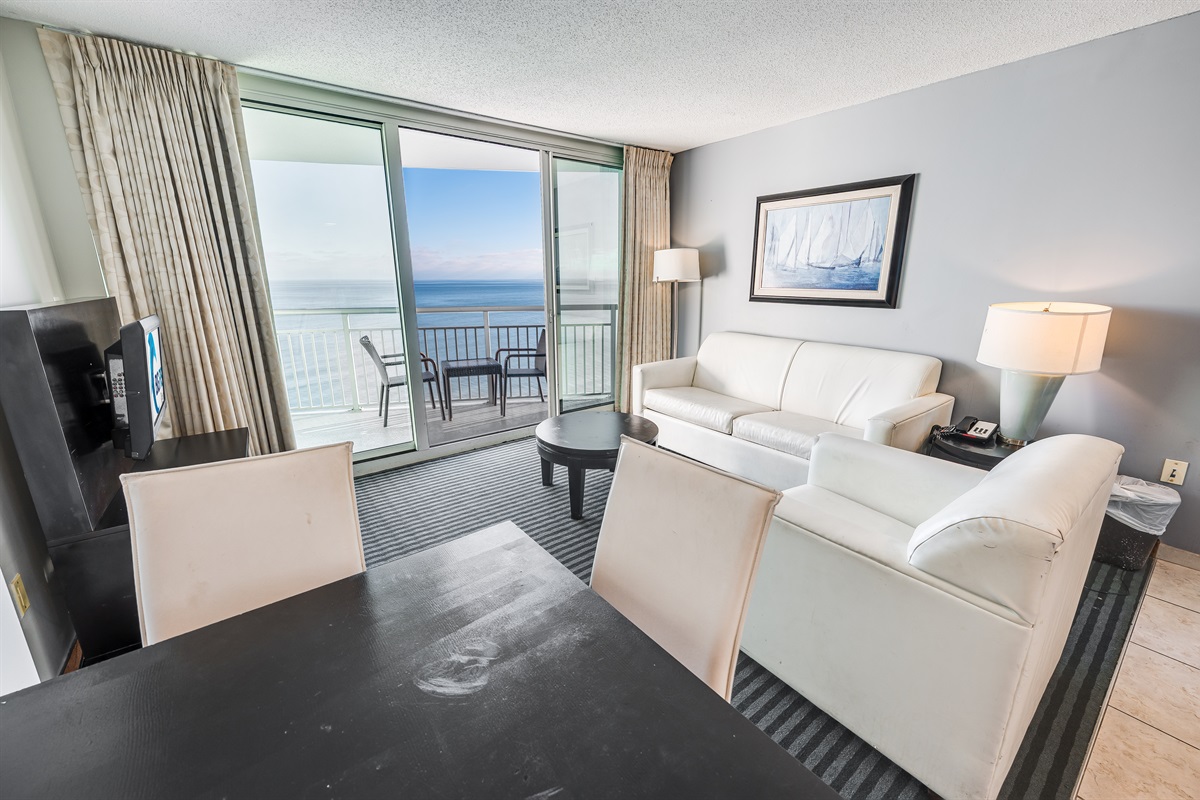 Living Room with Stunning Views🌊☀️