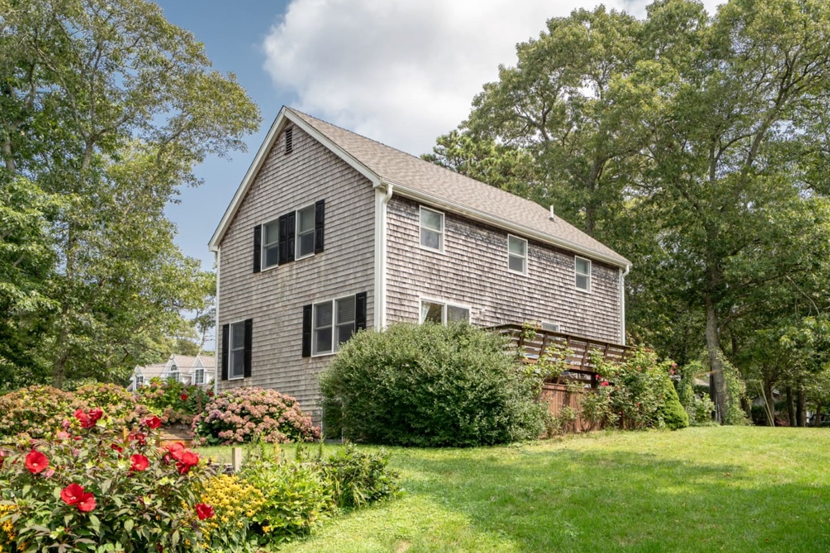 27 Leslie Lane, Oak Bluffs