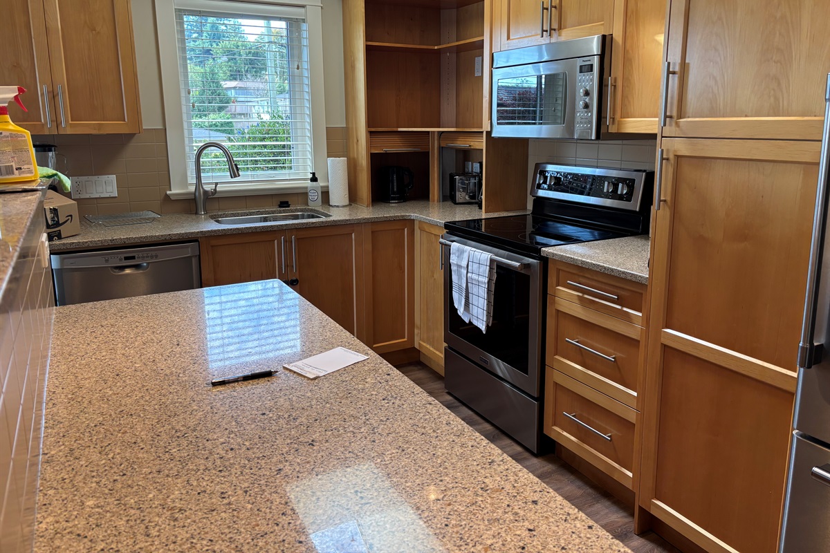 More of fully equipped kitchen