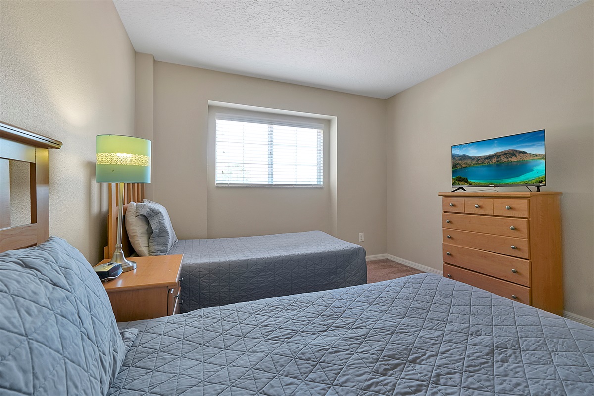 Flexible sleeping: The first of two twin bedrooms, providing separate comfort for children, colleagues or solo travelers