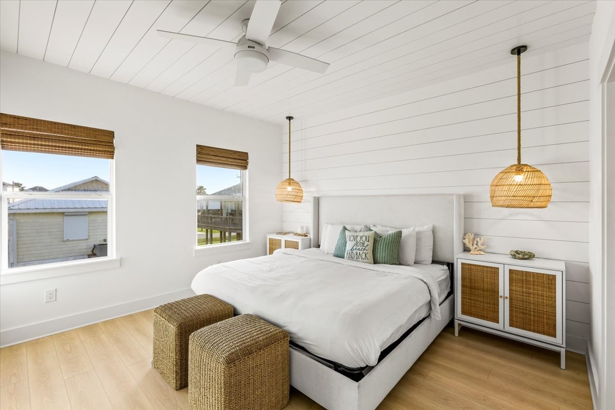 e8db1912d4214eb095c07fcf26add032 Large | Beachhouse | Texas | TX | Vacation Homes | Galveston | Crystal Beach | Kokomo | Breezy Days | Beachfront Elegance | Sunrise Serenity | Southern Sands Property Management, LLC