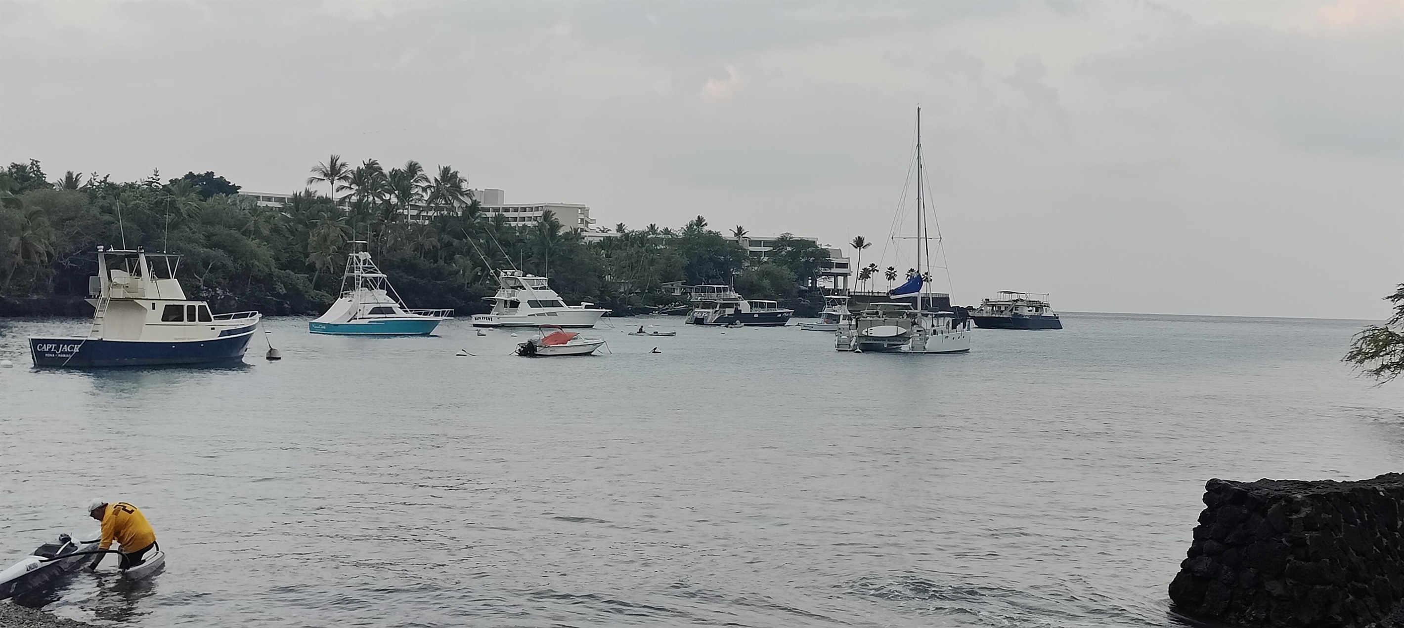 Walk 5 minutes to Keauhou Bay