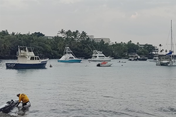 Walk 5 minutes to Keauhou Bay