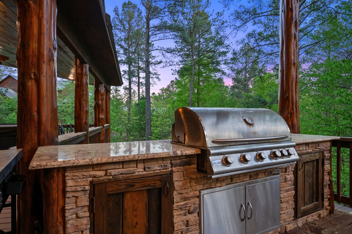 An additional grill setup adds extra convenience, making it simple to cook for larger groups without feeling crowded.