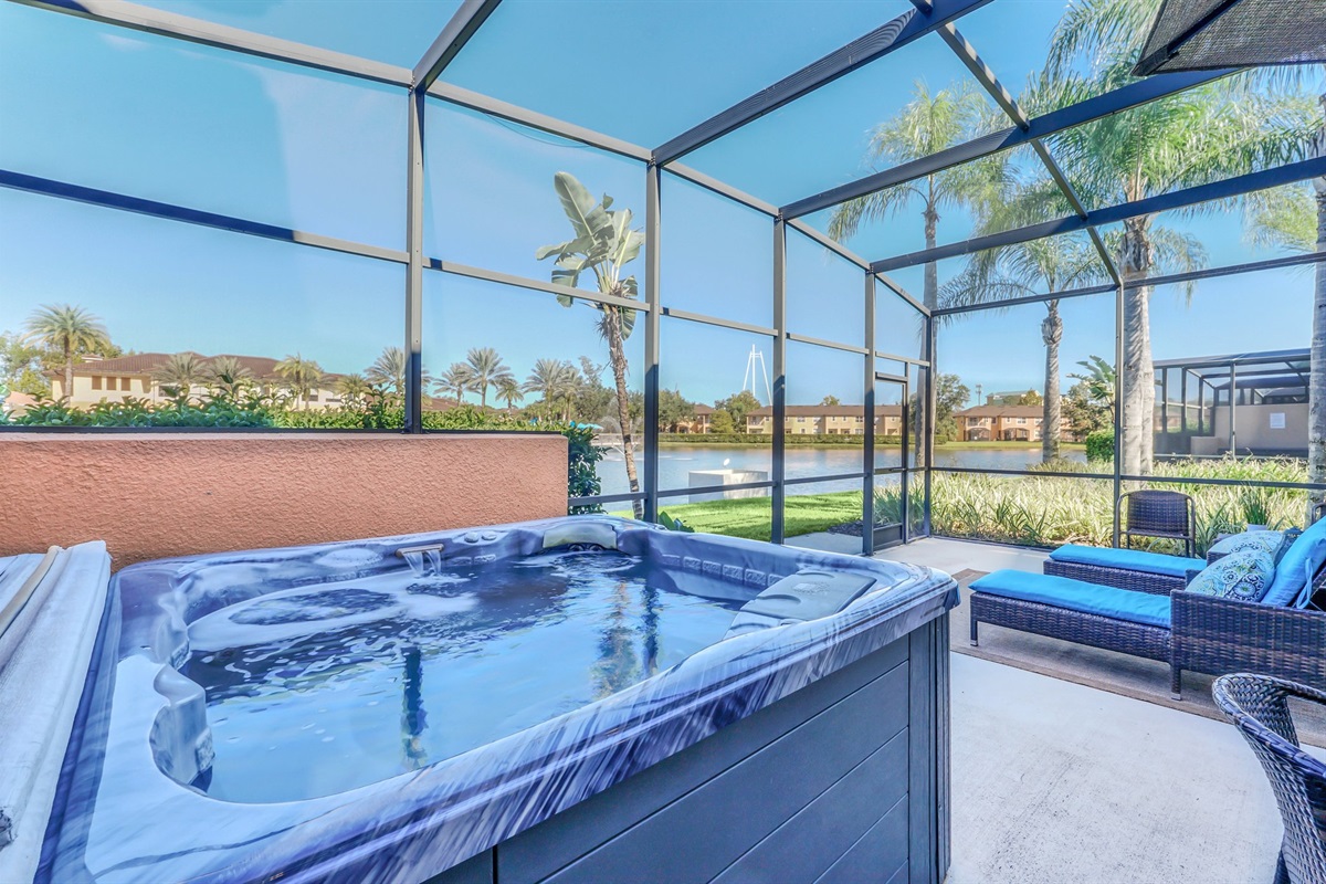 Hot tub on the private lanai