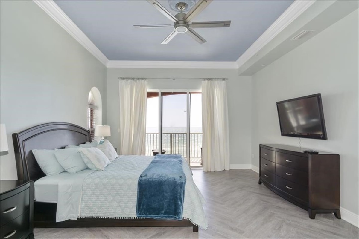 Master suite (king bed)