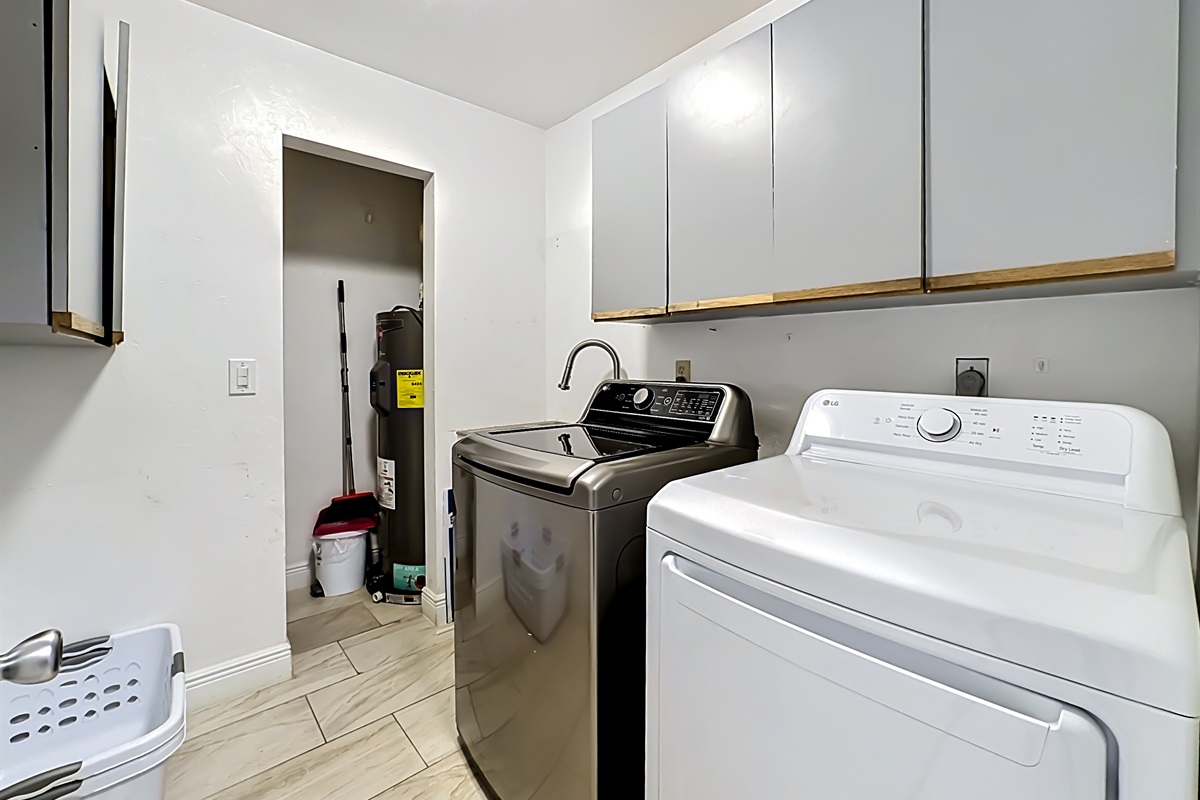 No need to worry about laundry - we have an in-house washer and dryer, along with complimentary laundry detergent and basic cleaning supplies. 