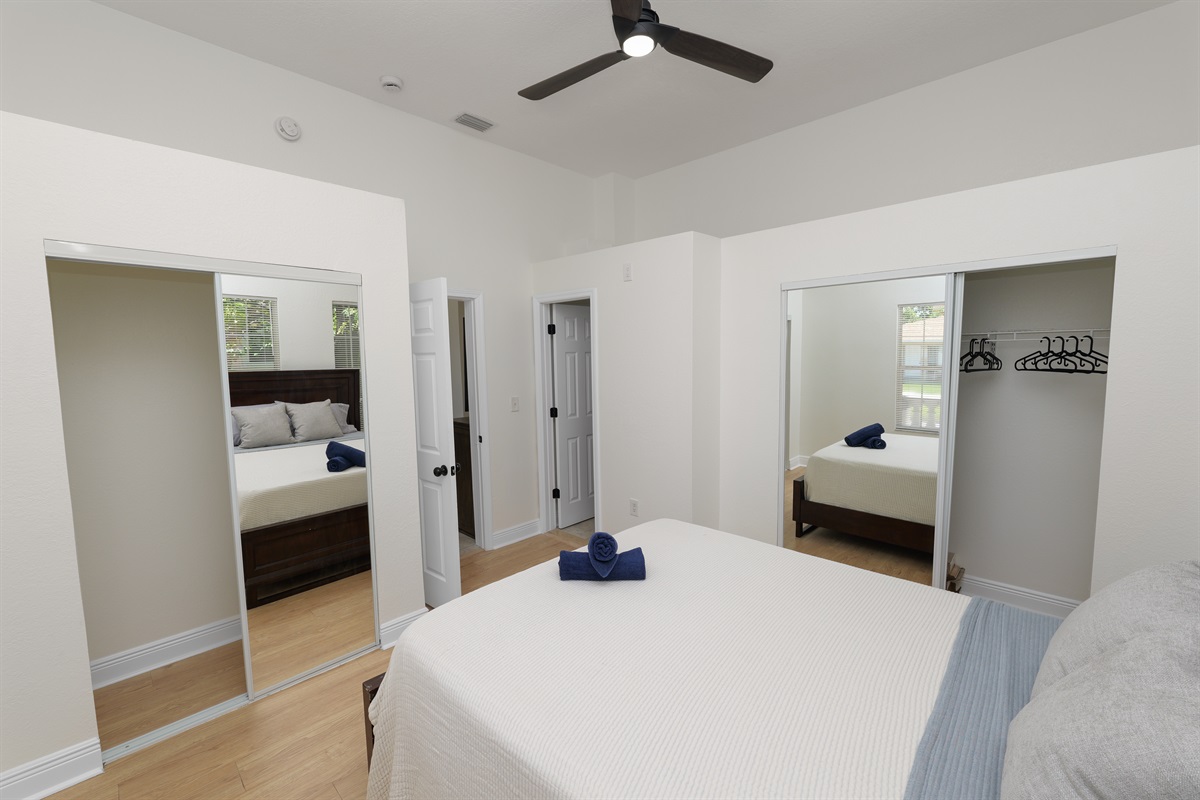 A clean design and cool-toned palette make this room ideal for guests who appreciate a calm and clutter-free space.
