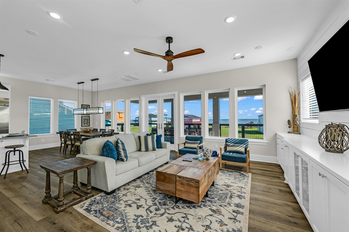 Costa Cristal Living Room: Elegant living room showcasing modern finishes and a relaxing ambiance.