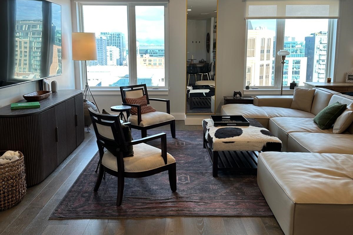 Large Sectional and Seating Area - Great Views