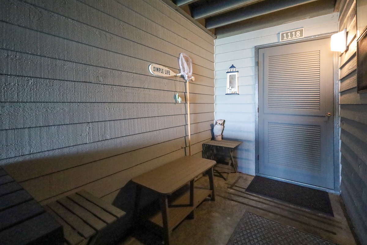 Availble storage in the entryway for beach gear